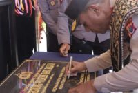 Peresmian gedung Mapolres Sabu Raijua ini ditandai dengan penandatanganan prasasti Oleh Kapolda NTT/Ist