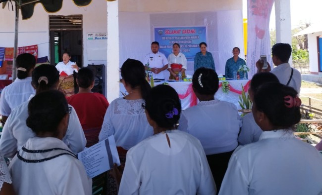 Ketua Tim Penggerak PKK Kabupaten Malaka drg. Maria Nahak, Terus Monitoring Untuk Cegah Terjadinya Stunting di Malaka. 