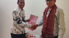 Kepala Dinas Pendidikan Dan Kebudayaan Yanuarius Boko Dan Ketua PGRI Kabupaten Malaka,  Jhonatan Seran Suri. (Foto_red)