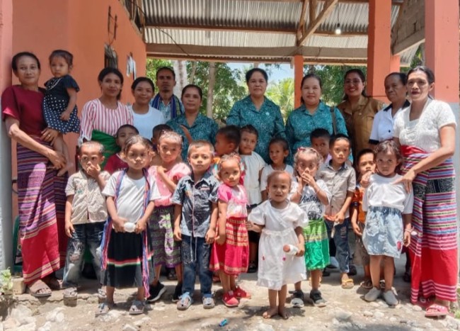 Kunjungan Bunda Paud drg. Maria Martina Nahak M. Biomed di Kecamatan Malaka Barat, Desa Umalor. (Foto_red)