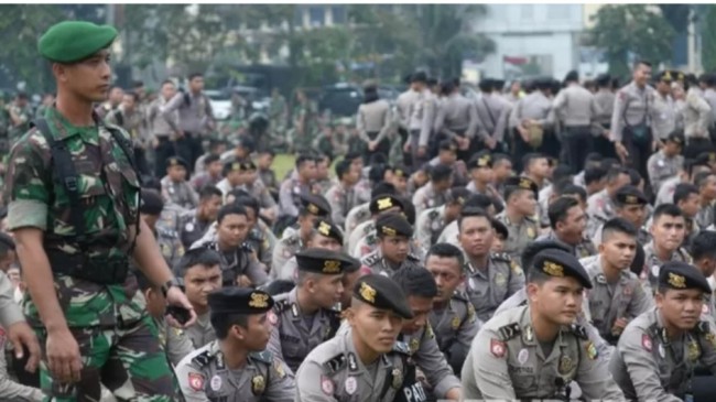 Ilustrasi!! TNI dan Polri- UU ASN resmi disahkan! PNS dan PPPK dikabarkan dapat mengisi jabatan di TNI dan Polri. (Foto_Istimewa)