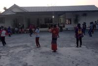 Ketua Dekranasda Kabupaten Malaka, 
Ny. drg. Maria Martina Nahak, M.Biomed, Berikan Motivasi Kepada Penari Yang Akan Tampil Di Timor Leste Pekan Depan !! (Foto_red)