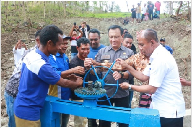 Bupati Belu dr.Taolin Agustinus Bersama Wakil Bupati Belu, Dr. Aloysius Haleserens Resmikan Pembangunan Irigasi (Foto_Istimewa)