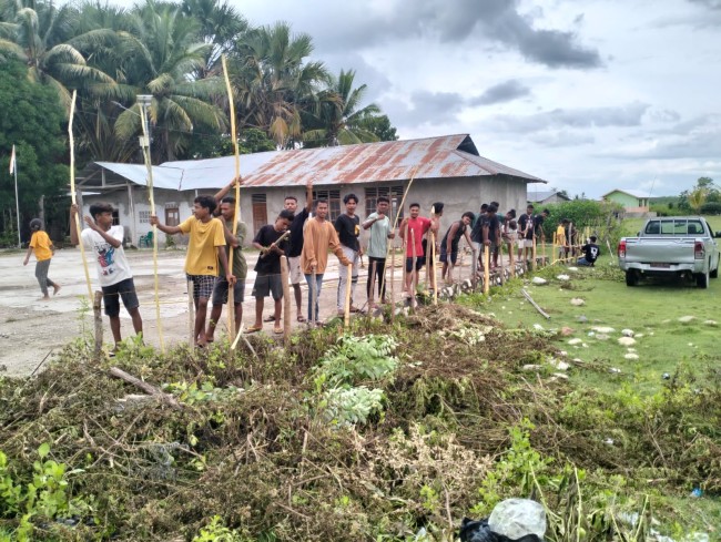 Mahasiswa Dan Pelajar Bersama Pemuda Gelar Baksos!! Pj. Kades Waderok Ungkap Hal Ini!