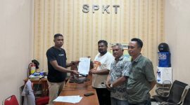 Laporan Kasus Perubahan Suara Caleg PSI di SPKT Polres Malaka, Ketua Bawaslu bersama Pelapor!. (Foto_Ist)
