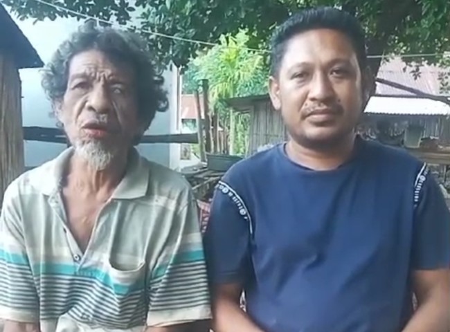 Albertus seran lekik Fukun makbukar Molin Bersama Kepala Desa Weoe Stefanus Alfridus Bria, (Foto_red)