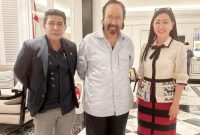 Ketua Umum DPP NasDem Surya Paloh, (tengah), Julie Sutrisno Laiskodat (kiri), dan Kanan Ketua DPD NasDem Malaka Felix Bere Nahak. (Foto-Istimewa)