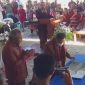 Bupati Malaka, Dr. Simon Nahak S.H.,MH Menandatangani Prasasti Rumah Sakit Pratama Wewiku. (Foto_red)