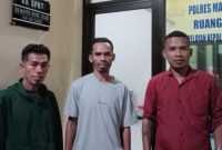 Kepala Desa Naiusu Yanuarius Cu Ketika usai Memberikan Keterangan di Polres Malaka.  