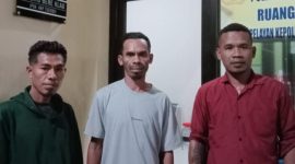 Kepala Desa Naiusu Yanuarius Cu Ketika usai Memberikan Keterangan di Polres Malaka.  