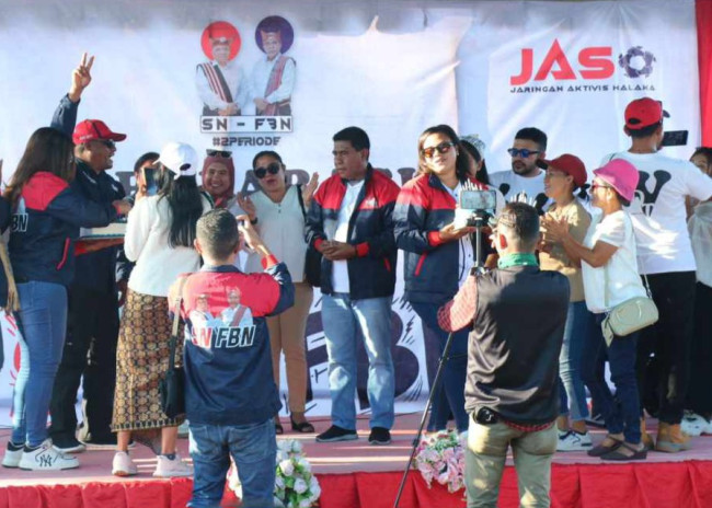 Calon Wakil Bupati Malaka, Felix Bere Nahak Dalam Orasi Politik Saat Deklarasi JAS di Pantai Motadikin (Foto_red)