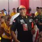 Pendukung Paket Lain Membawa Atribut Kampanye Ikut Debat Perdana di Aula Dekenat Malaka. (Foto-Istimewa)
