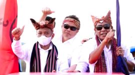 Dr. Simon Nahak S.H.,MH dan Felix Bere Nahak S.Pt Dengan Tagline SN- FBN Bersama Ketua Tim Koalisi Benny Chandradinata, (Foto-Istimewa).