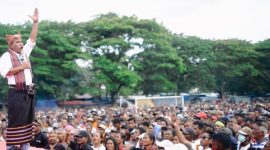 Felix Bere Nahak S.Pt Calon Wakil Bupati Malaka, Saat Menyampaikan Orasi Politik di Lapangan Umum Betun Yang Disaksikan Ribuan Pendukung !! (Foto-Istimewa)