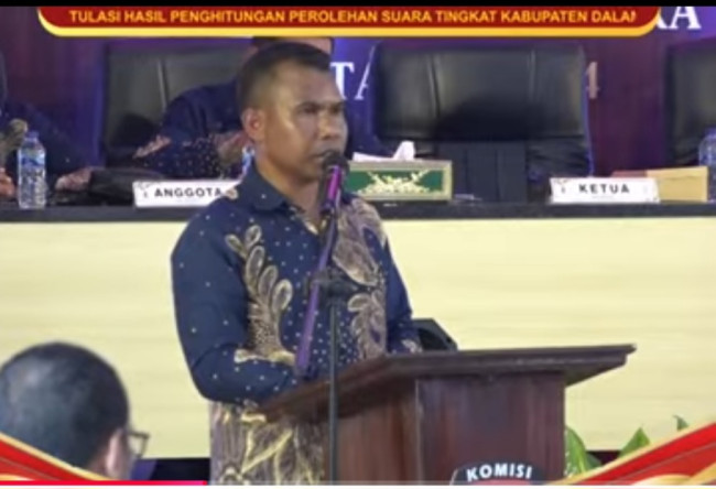 Yuventus Adrianus Bere Ketua KPU Kabupaten Malaka, Dalam Sambutan Rapat Pleno Terbuka Rekapitulasi Hasil Perhitungan Perolehan Suara Pemilihan Gubernur dan Wakil Gubernur Serta Bupati dan Wakil Bupati Malaka. (Hasil scrensut dari YouTube KPU Malaka)