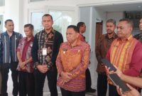Bupati Malaka, Dr. Simon Nahak S.H., MH Usai Lakukan Lounching Mall Pelayanan Publik di Aula Kantor Bupati. (Foto_red)