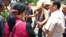 Ketua DPRD TTU, Bersama Masyarakat Tinjau Langsung Saluran Irigasi Bisno, Desa Sono, Kecamatan Bikomi Tengah. (Foto-Ist)