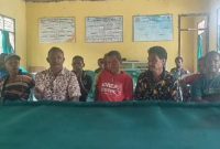 Masyarakat Desa Kolbano,  Desa Kepala Desa Untuk Segera Copot Sekertaris Desa. (Foto-Ist)