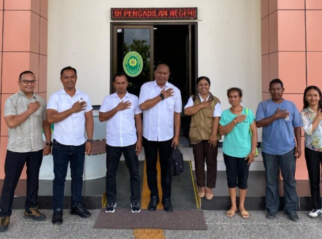 Usai Sidang Praperadilan Di Pengadilan Negeri Atambua (Foto-Ist)