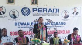 Ketua DPC Peradi Atambua Melkianus Conterius Seran S.H.,MH.,C.Me Pencerahan Hukum Upaya Mencegah Bullying dan Kenakalan Remaja Oleh DPC Peradi Atambua, Program Peradi Masuk Sekolah. (Foto-Ist)