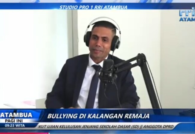 Ketua DPC Peradi Atambua, Melkianus Conterius Seran S.H.,MH.,C.Me di Studio RRI Atambua.  (Foto-Ist)