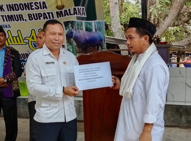 Wakil Ketua II DPRD Kabupaten Malaka, Lambertus Bria di Mesjid Al-Jihad Betun. 