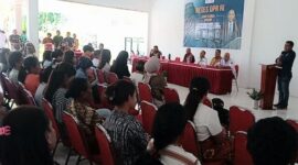 Ratusan Masyarakat Kabupaten Malaka,  Hadir Mendengar dan menyampaikan Aspirasi Kepada Anggota DPR RI Viktor Bungtilu Laiskodat, ketika lakukan Reses di Malaka. (Foto-red) 