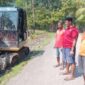 Reses Anggota DPRD Kabupaten Malaka, Didampingi Tokoh Masyarakat dan Kepala Desa Rabasahain, lakukan kegiatan Kerja Nyata Dengan Gali Got Untuk Bangun Drainase. (Foto-red)
