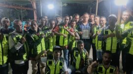 Bripka Joni Abraham Lalang Mendirikan Komunitas Persaudaraan Ojek Kefamenanu, sebuah wadah bagi tukang ojek untuk saling membantu. (Foto-red)