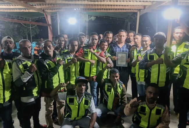 Bripka Joni Abraham Lalang Mendirikan Komunitas Persaudaraan Ojek Kefamenanu, sebuah wadah bagi tukang ojek untuk saling membantu. (Foto-red)
