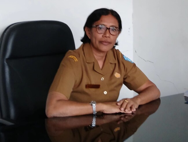 Plt. Kepala Bagian Umum, Petronela Taimenas. (Foto-red)