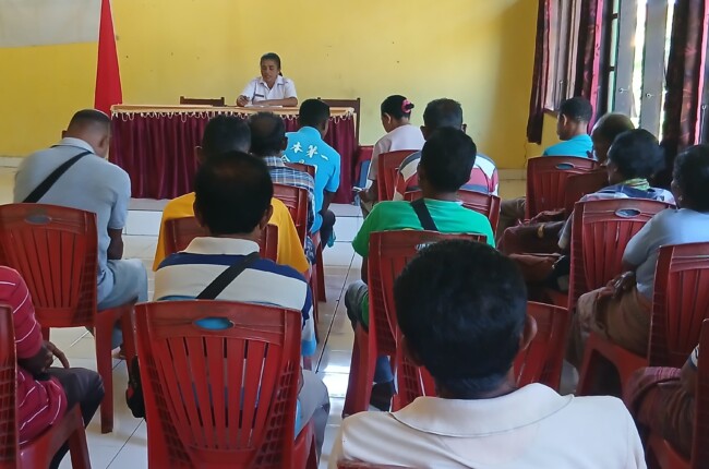 Kepala Desa Noemuti Lakukan Evaluasi Untuk Keterbukaan Pelayanan Publik. (Foto-red)