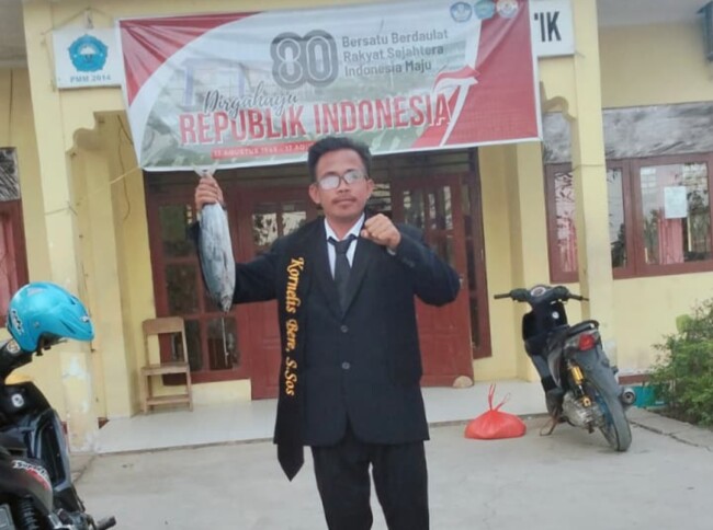 Hal berbeda dilakukan oleh Kornelis Bere, mahasiswa Program Studi Ilmu Administrasi Negara Universitas Timor. (Foto-red)