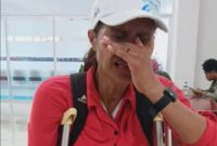 Penyandang Disabilitas Maria Yasintha Dahu Atok, Menangis di Kantor DPRD Malaka, Tuntut Keadilan, Karena Tidak Diakomodir Sebagai P3K Paruh Waktu. (Foto-red)