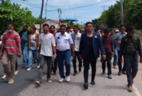 DPRD Bersama Masa Aksi Jalan Kaki Menuju Kantor Bupati,  Untuk Tanya Kejelasan P3K Paruh Waktu. (Foto-red)