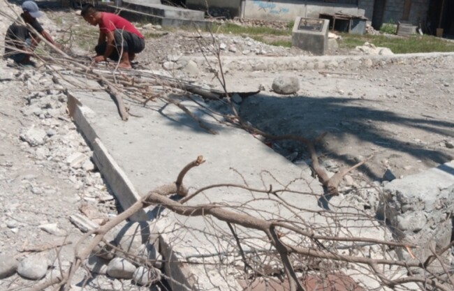 Pekerjaan Peningkatan Jalan Yang dibongkar untuk kerjakan ulang karena tidak sesuai dengan Spek. (Foto-red)