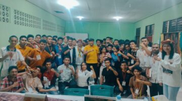 Kristoforus Efi, Ketua DPRD TTU, Sekaligus Senior PMKRI Hadir Memberikan Materi Dalam Kegiatan MPAB PMKRI Cabang Kupang St. Fransiskus Xaverius. (Foto-Ist)