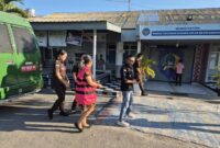 Tersangka Saksi E.M, selaku mantan Kepala SLB Negeri Benpasi sekaligus penanggung jawab Dana Bantuan Operasional Sekolah (BOS) Tahun Anggaran 2018 s.d. Tahun Anggaran 2022. (Foto-red)