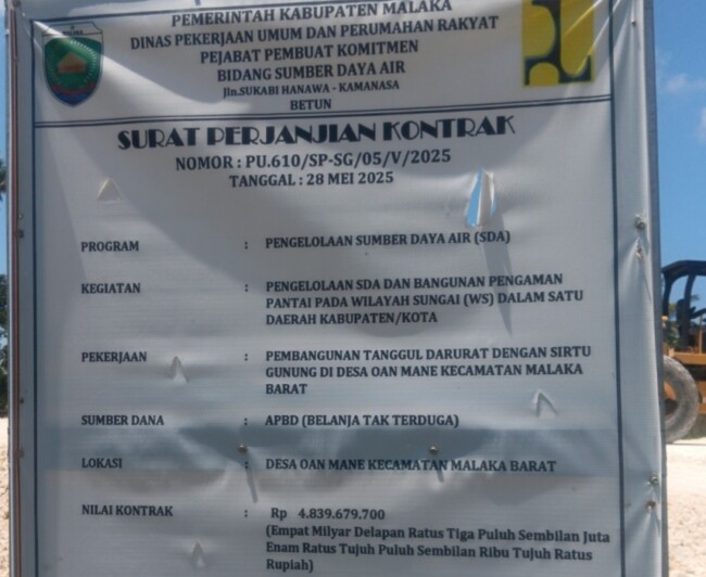 Papan Informasi Proyek Pembaganunan Tanggul Oanmane, Kecamatan Malaka Barat. (Foto-red)