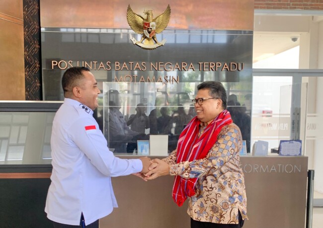 Kepala PLBN Motamasin Engelberthus Klau Menerima Kunjungan Duta Besar Republik Indonesia Untuk Timor Leste, Okto Dorinus Manik, di PLBN Motamasin. (Foto-Ist)