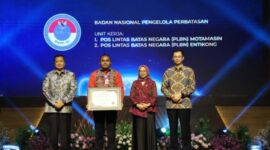 Kepala PLBN Motamasin Engelberthus Klau Turut Hadir Menerima Penghargaan yang diserahkan dalam kegiatan yang digelar di Aula KemenPANRB, Jakarta Selatan. (Foto-Ist)