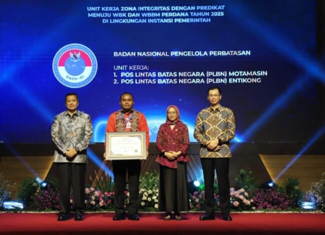 Kepala PLBN Motamasin Engelberthus Klau Turut Hadir Menerima Penghargaan yang diserahkan dalam kegiatan yang digelar di Aula KemenPANRB, Jakarta Selatan. (Foto-Ist)