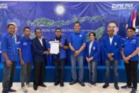 Ketua DPW PAN Ahmad Yohan Serahkan SK Kepada Ketua DPD PAN Malaka, Donatus Bere S.H (Foto-Ist)