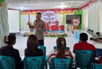 Kapolres Malaka AKBP Riki Ganjar Gumilar Memaparkan Materi di Seminar Internasional Wemo'ns Day Yang Diselenggarakan GMNI Cabang Malaka. (Foto-red)