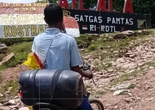 Sepeda muat Jaringan berisi BBM Melintasi Satgas Pamtas (RI-RDTL). Ailala Dugaan Penyelundupan ke Timor Leste. (Foto-Ist)