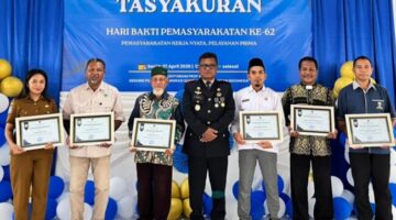 Sejumlah tokoh dan mitra kerja mendapatkan Penghargaan
sebagai bentuk apresiasi tinggi atas dedikasi dan kontribusi nyata. (Foto-Ist)