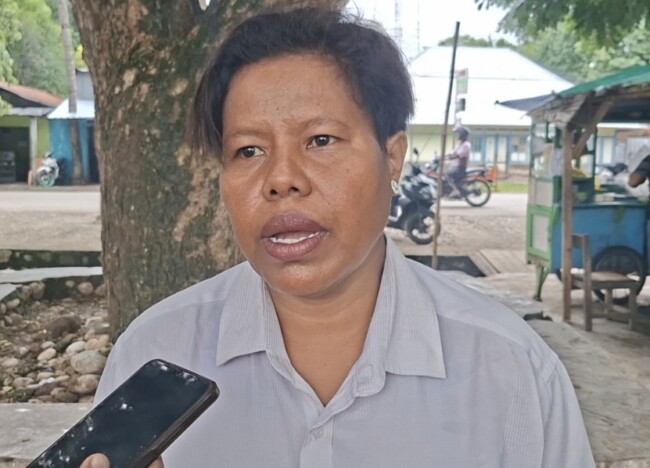 Oktavian Maria Eviyanti Seran, guru dari SMKN Kletek Suai. (Foto-red)