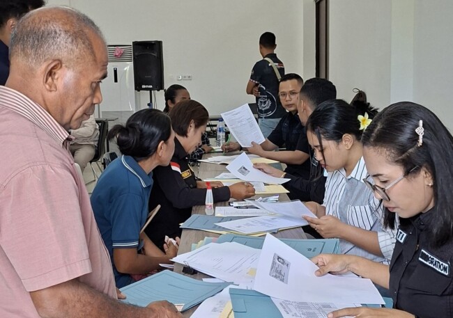 BNPP, Melalui Pos Lintas Batas Negara (PLBN) Motamasin Memfasilitasi Kegiatan Pelayanan Easy Paspor. (Foto-Ist)