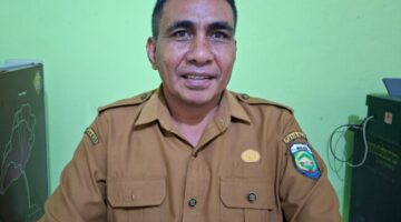 Plt. Kepala Dinas Sosial Stanis Klau Seran. (Foto-red)