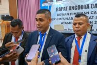 Ketua DPC Peradi Atambua,  Melkianus Conterius Seran S.H.,MH.,C.Me, Diwawancarai Usai Kegiatan RAC di Hotel Nusa Dua Betun. (Foto-red)